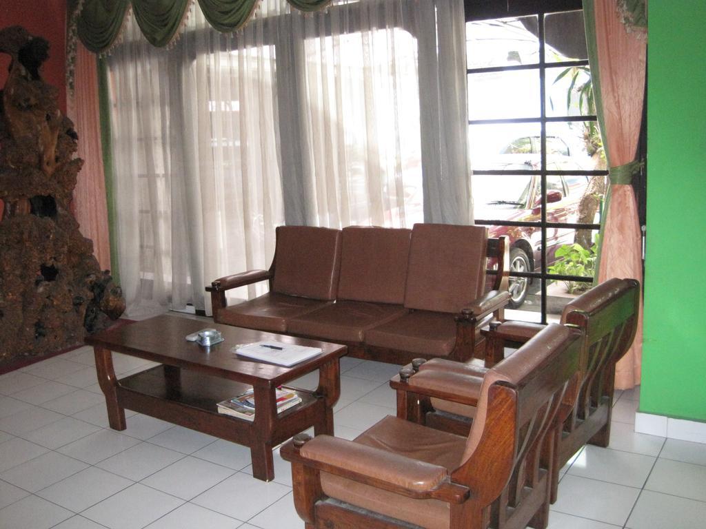 Sekar Sari Inn Кута Экстерьер фото